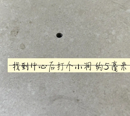 阿尔山瓷砖空鼓维修公司专业解答在瓷砖铺贴过程中，如果砂料搅拌不均匀，将会带来以下问题